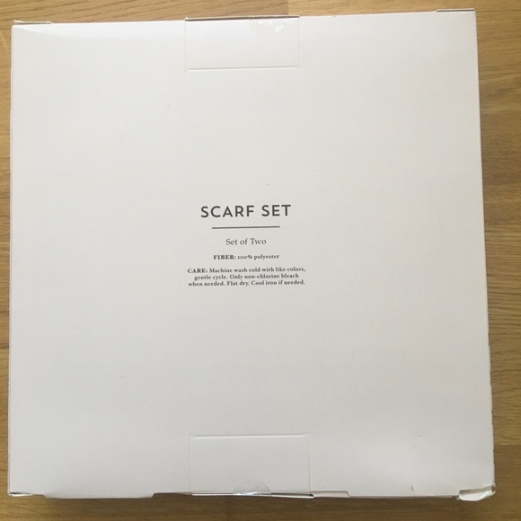 NWT duo scarf set - Picture 2 of 2